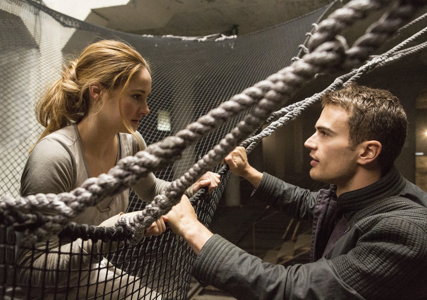 Tris Priorová (Shailene Woodley) a Tobias Eaton (Theo James)
