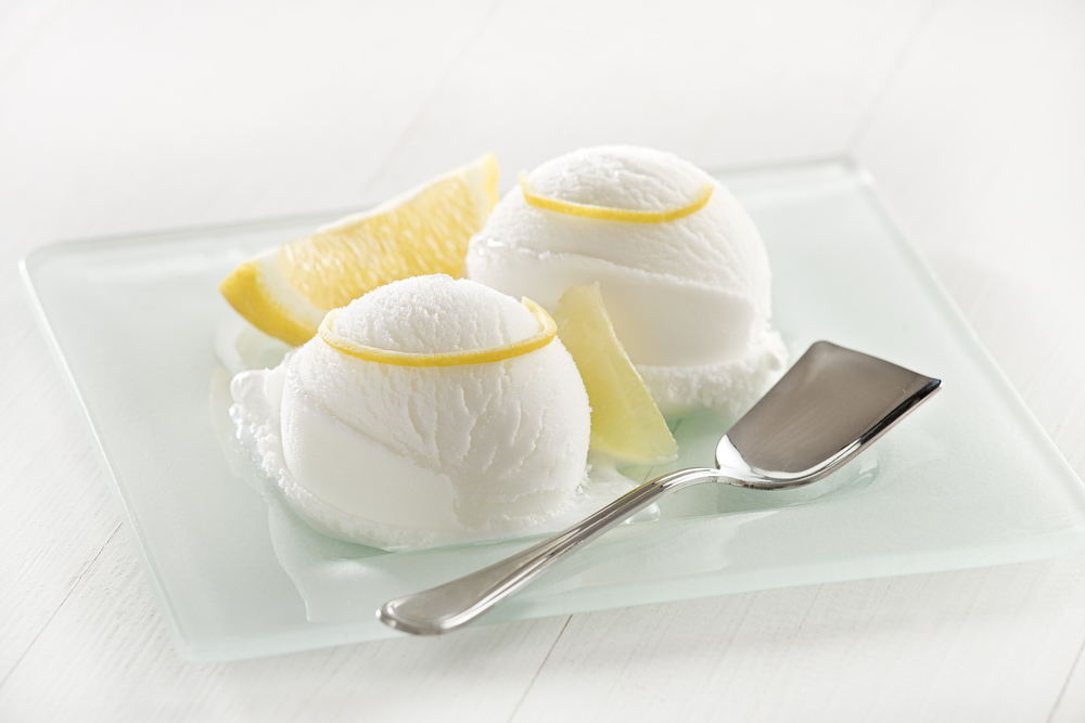 Kokosovo-citrónová zmrzlina je výtečná pro letní osvěžení