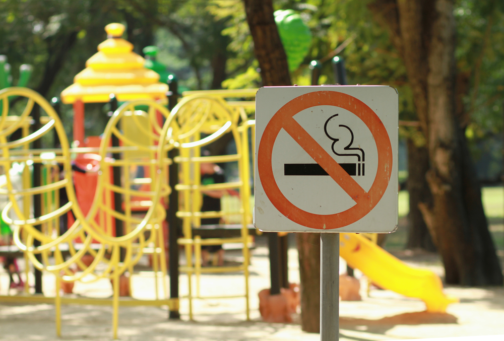 Zákaz kouření na dětských hřištích