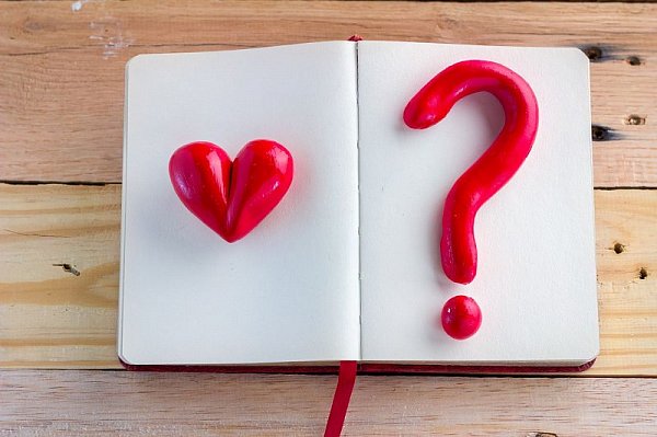 36 otázek, po jejichž zodpovězení se zamilujete