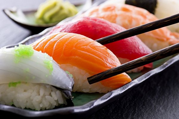 Nevíte, co k obědu či večeři? Zkuste sushi!
