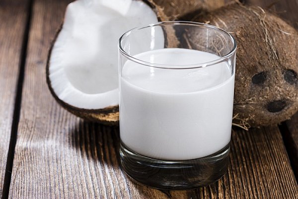 Obohaťte svůj jídelníček o zdravá rostlinná mléka