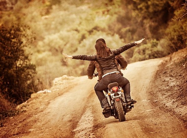 Vztah muže, ženy a motorky